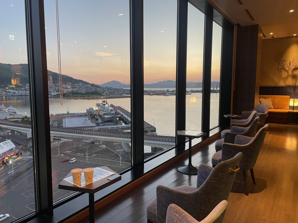 ラウンジからの夕日